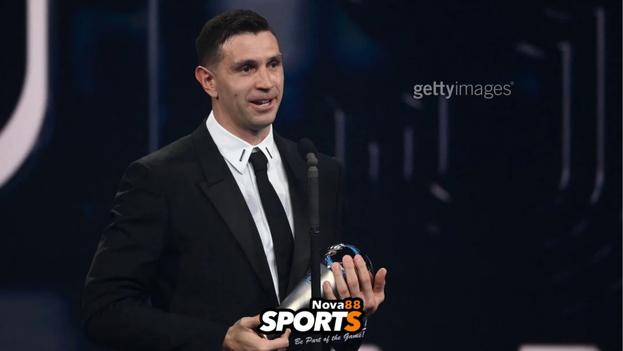 Best-FIFA-Men's-Goalkeeper-in-2022-goes-to-Emiliano-Martinez