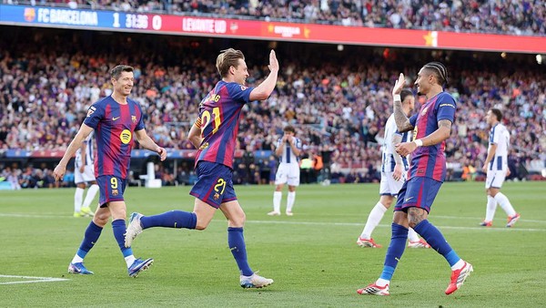 Barcelona La Liga leaders celebrate in front of home fans after De Jong goal.